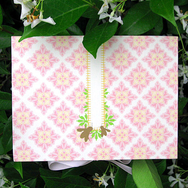 Signature Line Boxed Honey Bees Notecards in White